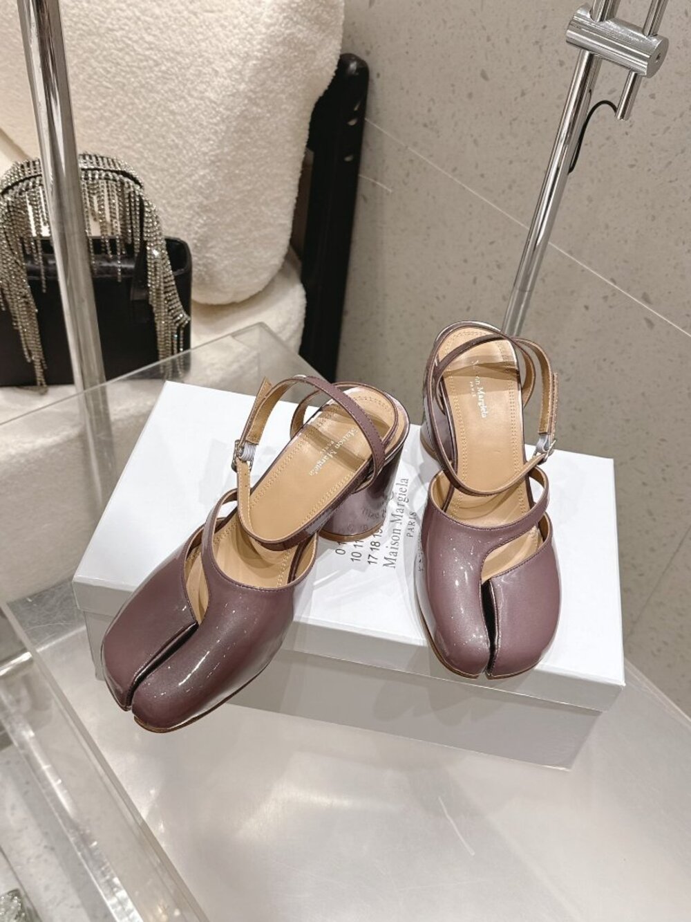 Maison Martin Mar Tabi Slingback Block Heel Sandals (Dusty Mauve Patent Leather) - Picture 4 of 7